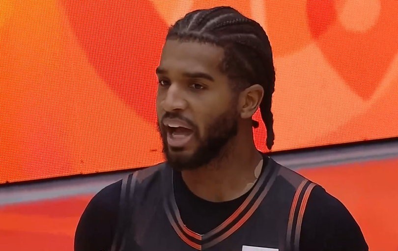 kaiyun-高诗岩单节15分！山东男篮逆转黑马，克里斯低迷，两大功臣发威